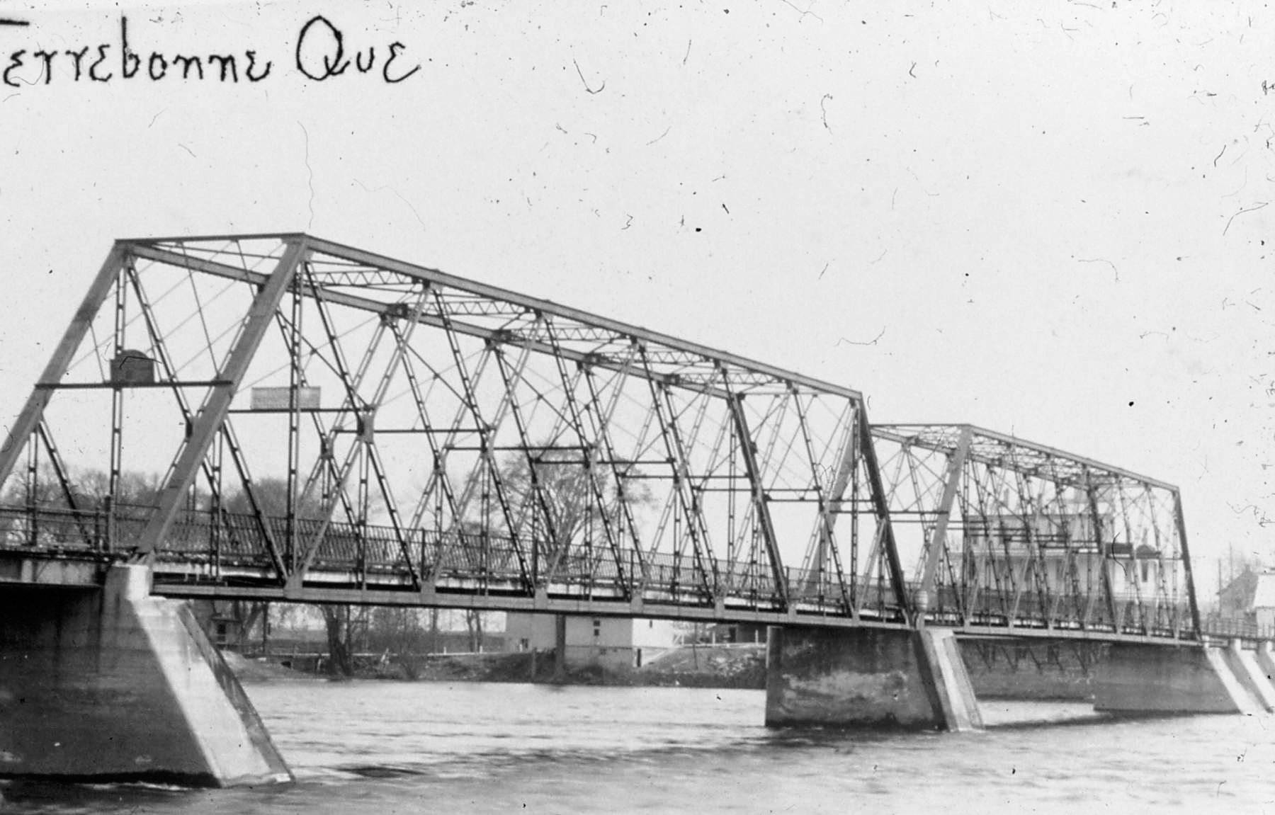 Le premier pont de fer