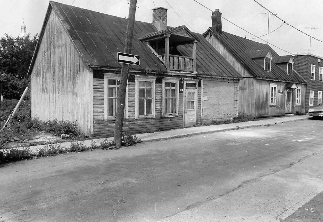 Première banque et deuxième centrale téléphonique